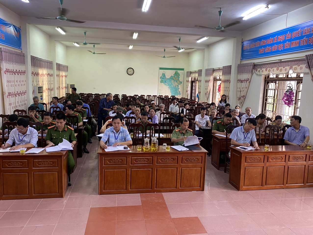 CA huyện Phúc Thọ đã tổ chức hội nghị đánh giá tình hình an ninh trật tự (ANTT) và lấy ý kiến đóng góp của nhân dân đối với Cảnh sát khu vực (CSKV) tại xã Ngọc Tảo.