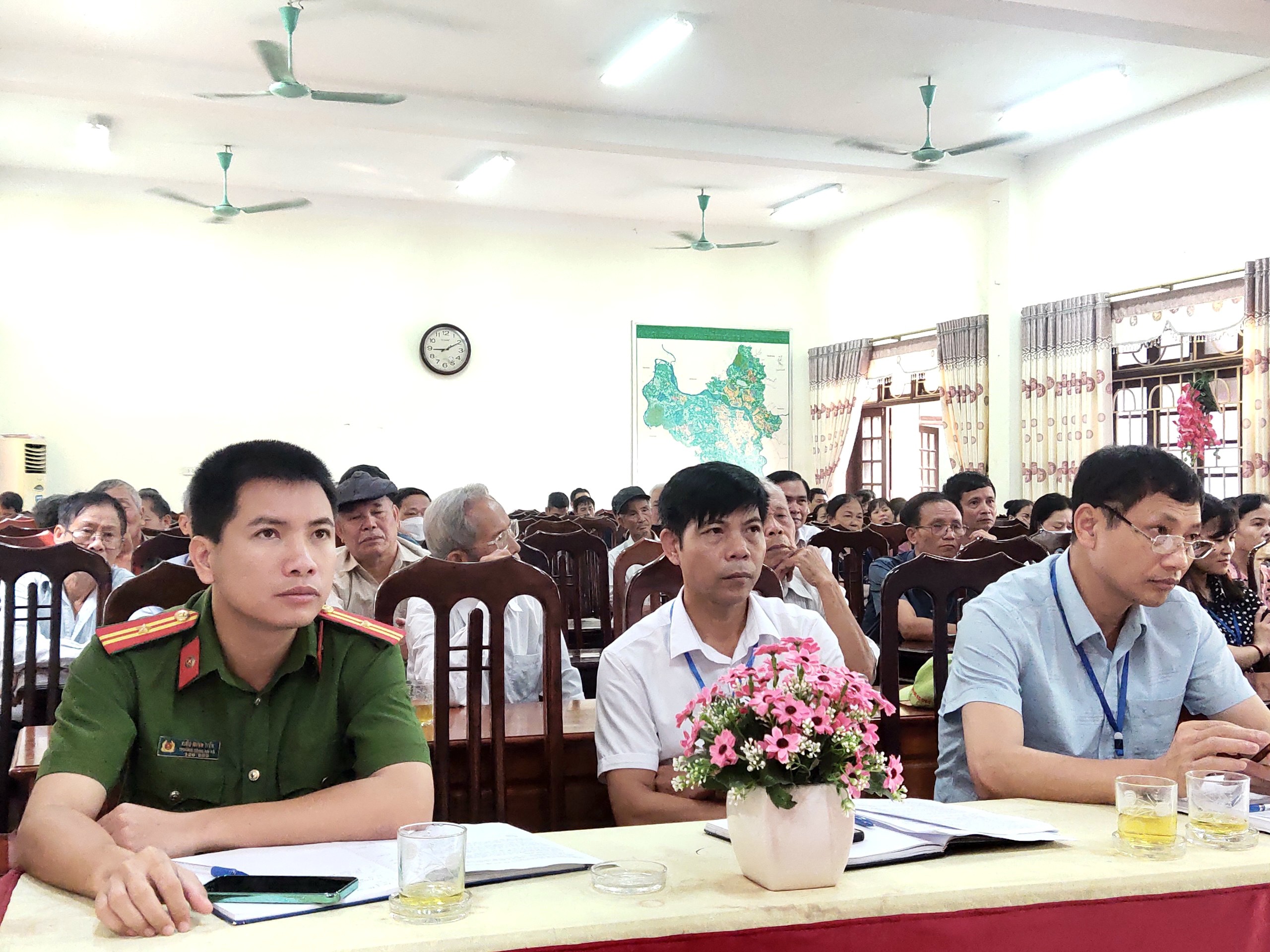 Hội nghị đối thoại giữa đồng chí Bí thư Đảng ủy, đồng chí Chủ tịch UBND xã với MTTQ, các tổ chức CT-XH và nhân dân trên địa bàn xã Ngọc Tảo.
